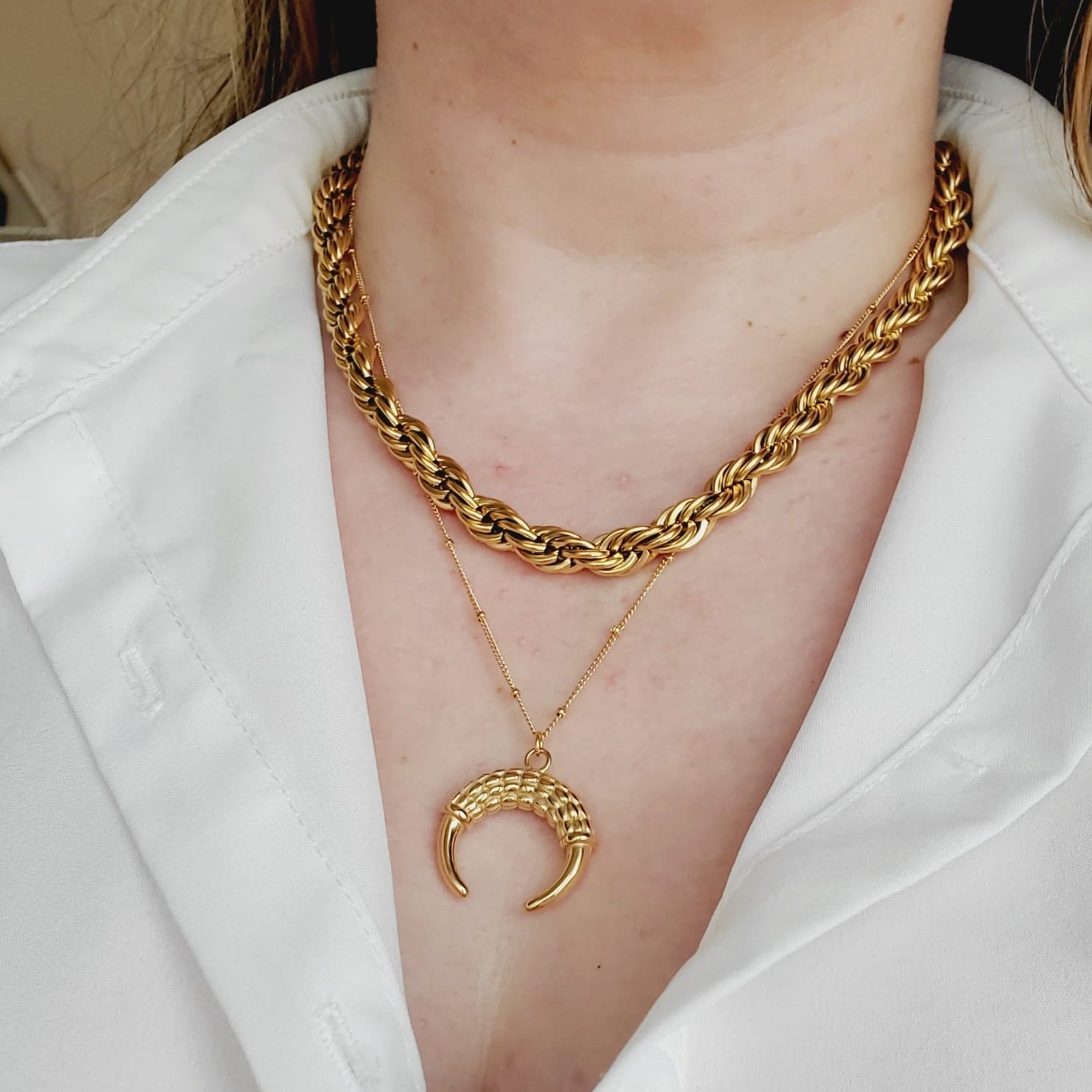 Minimalist chain, Gold filled Chain, Flat Gold Necklace, Snake Chain, Water resistant jewelry, water resistant Necklace, Water resistant bracelet, vintage jewelry, vintage jewelry, vintage necklace, 14k gold necklace, 14k gold jewelry, 14k gold necklace, fine jewelry, fine necklace, fine bracelet, snake gold necklace, bold necklace, bold jewelry, handmade jewelry, fine jewelry brand, hello luxy, joyeria fina, gold plated chain, 18k gold plated chain, horn necklace, textured horn necklace