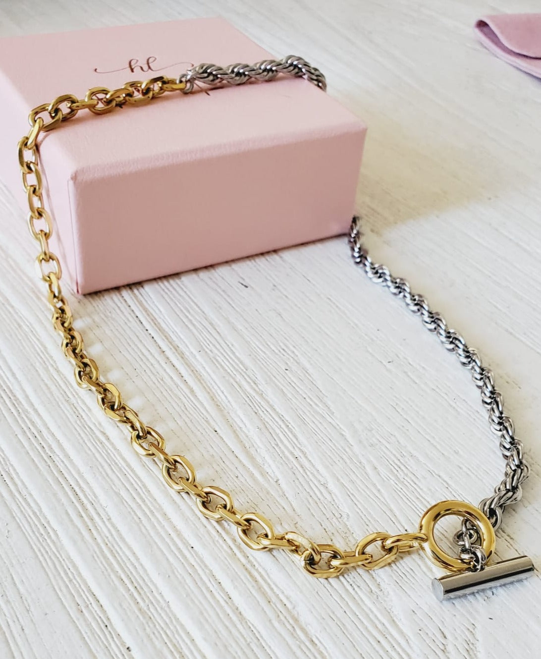 Minimalist chain, double tone Chain, rope Necklace, rolo Chain, Water resistant jewelry, water resistant Necklace, Water resistant bracelet, vintage jewelry, vintage jewelry, vintage necklace, 14k gold necklace, 14k gold jewelry, 14k gold necklace, fine jewelry, fine necklace, fine bracelet, snake gold necklace, bold necklace, bold jewelry, handmade jewelry, fine jewelry brand, hello luxy, joyeria fina, gold plated chain, 18k gold plated chain, 18k gold plated jewelry, gift for her
