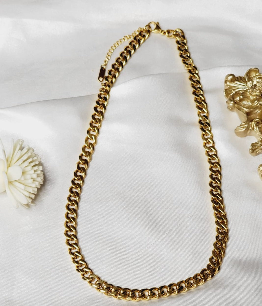 Minimalist chain, Gold filled Chain, Flat Gold Necklace, Snake Chain, Water resistant jewelry, water resistant Necklace, Water resistant bracelet, vintage jewelry, vintage jewelry, vintage necklace, 14k gold necklace, 14k gold jewelry, 14k gold necklace, fine jewelry, fine necklace, fine bracelet, snake gold necklace, bold necklace, bold jewelry, handmade jewelry, fine jewelry brand, hello luxy, joyeria fina, gold plated chain, 18k gold plated chain, 18k gold plated jewelry, gift for her