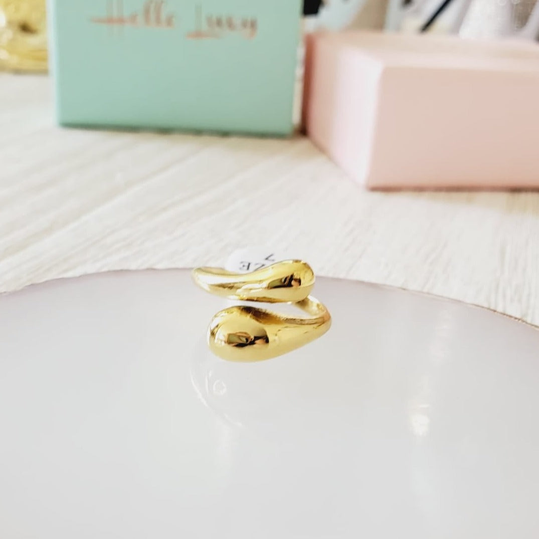 snake ring, silver ring, high end ring, bold ring, water resistant ring, water resistant jewelry, sweat resistant ring, tarnish free ring, hypoallergenic ring, hey harper ring, ellie vail jewelry, she is golden jewelry, hello luxy jewelry, hello luxy, the views and co jewelry