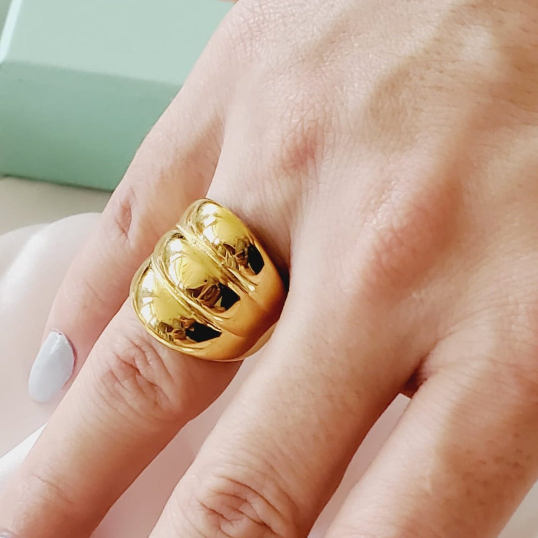 chunky gold ring, bold ring, chunky silver ring, cuban gold ring, cuban silver ring, high end ring, bold ring, water resistant ring, water resistant jewelry, sweat resistant ring, tarnish free ring, hypoallergenic ring, hey harper ring, ellie vail jewelry, she is golden jewelry, hello luxy jewelry, hello luxy, the views and co jewelry