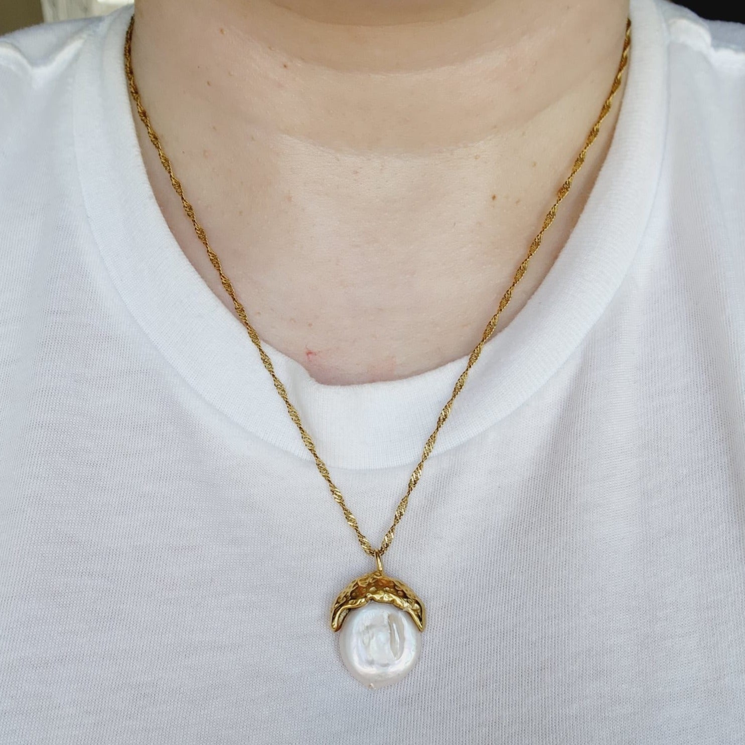 Baroque necklace, pearls jewelry, pearls necklace, hazelnut necklace, freshwater pearl necklace, classy pearl necklace, christmas gift for her, baroque jewelry, delicate pearl necklace, vintage pearl necklace, nacar necklace, mother pearl necklace, hypoallergenic necklace, tarnish free necklace, waterproof necklace, water resistant necklace, bold pearls necklace, pearls gold jewelry, abstract gold pearl necklace