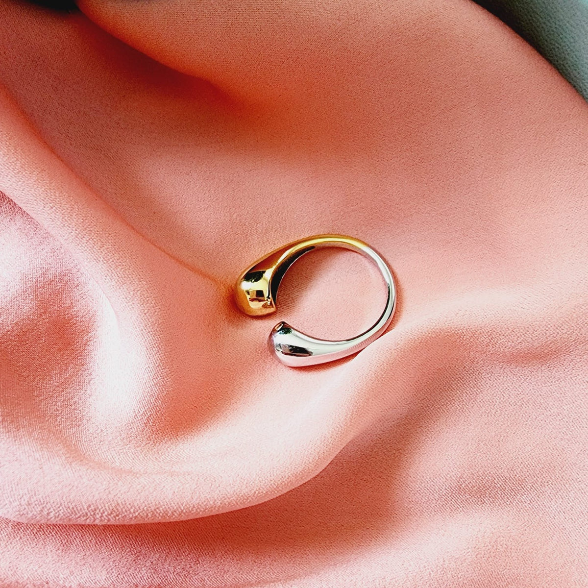 Water Resistant Jewelry, Water Resistant ring, sweat resistant jewelry, water resistance jewelry, Vintage Rings, double tone ring, double tone bold ring, double tone chunky ring,  Vintage Modern Rings, tarnish free jewelry, Delicate double tone ring, Classy double tone ring, 18k double tone ring, Gold and silver Ring, Gold Plated Jewelry, Gift For Her, Fine Jewelry, minimalist jewelry, minimalist ring, bold rings, bold jewelry