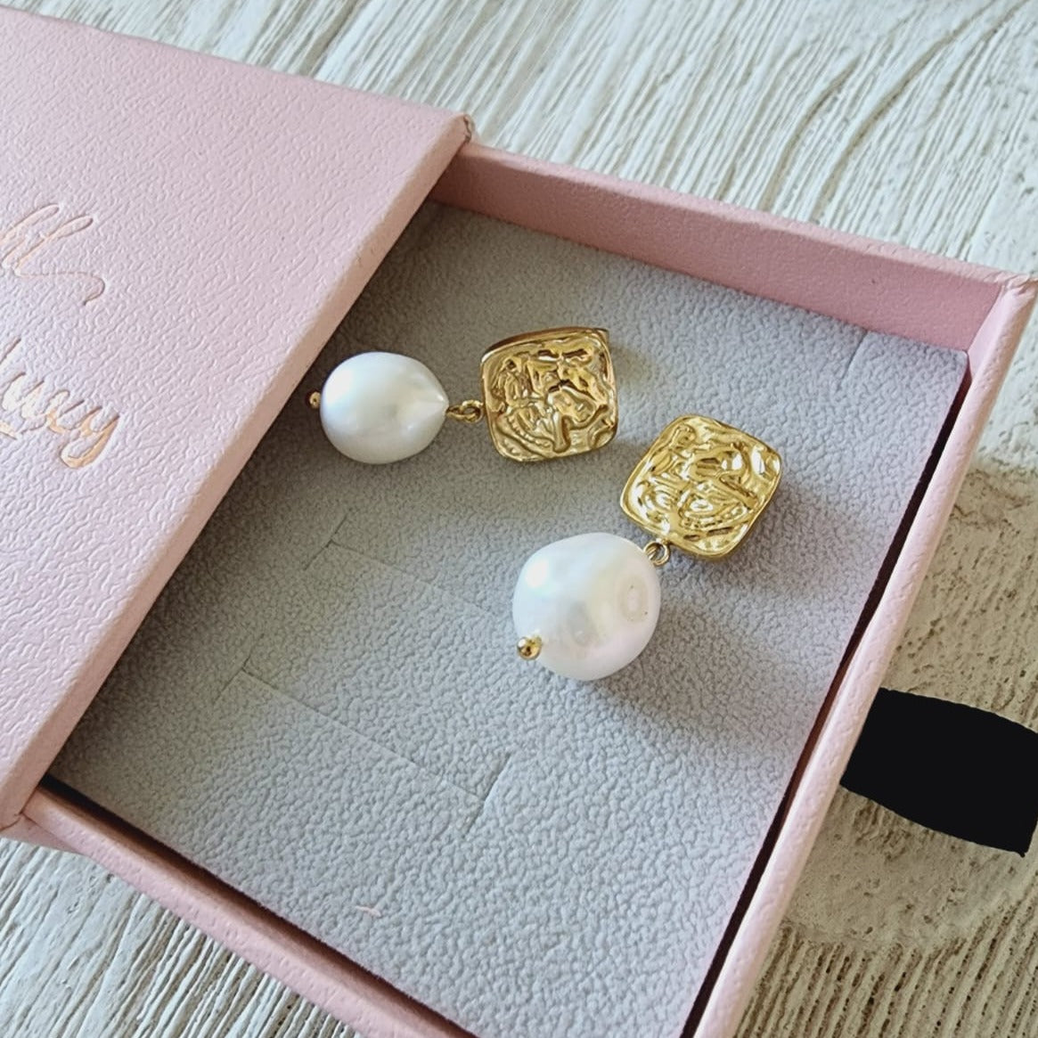 Pearl Earrings, 18k Gold Plated Earrings, Hypoallergenic Earrings, Waterproof Earrings, water resistance jewelry, Vintage Earrings, Bold Earrings, Water Resistant Earrings, Tarnish Free Earrings, Vintage Style, Vintage Earrings, tarnish free jewelry, hypoallergenic jewelry, Gift For Her, Fashion Gift for Her, Doctor Gift for Christmas