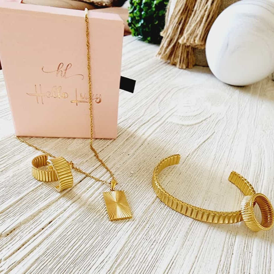 Resistant classy rings, Water Resistant simple rings, sweat resistant jewelry, water resistant minimalist jewelry, minimalist rings, promise gold rings, waterproof rings, stainless steel rings, 18k gold plated simple rings, 18k gold plated classy rings, 18k gold filled rings, 18k gold filled classy rings, gold vintage rings, tarnish free rings, stackable rings, gold stackable rings, tarnish free jewelry, dainty abstract rings, dainty chunky rings, Sunburst ring