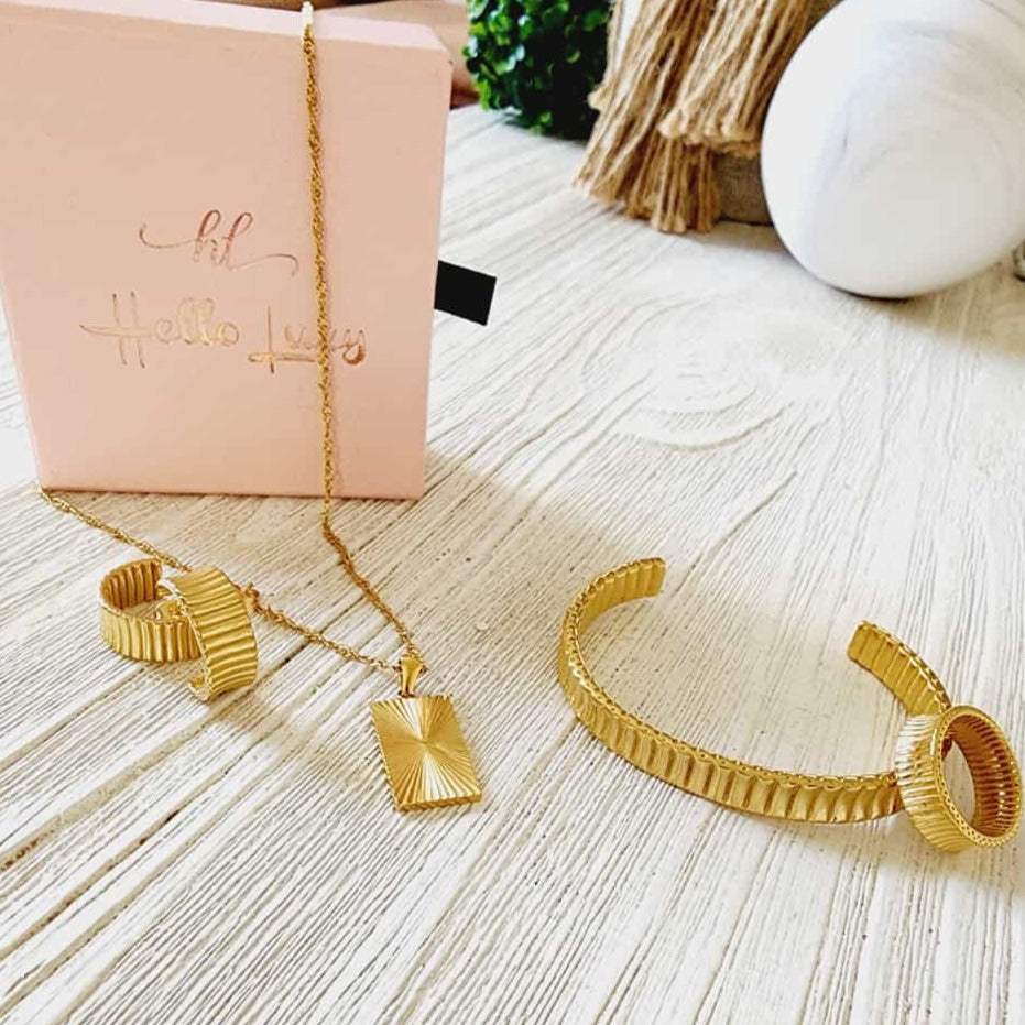 wide chunky earring, Water Resistant bold earrings, Waterproof simple earrings, sweat resistant jewelry, water resistant minimalist jewelry, minimalist earrings, timeless gold earrings, waterproof earrings, 18k gold plated simple earrings, 18k gold plated classy earrings, 18k gold filled earrings, 18k gold filled classy earrings, gold vintage earrings, tarnish free earrings, stackable earrings, gold stackable earrings, tarnish free jewelry, dainty abstract earrings, dainty chunky earrings, minimalist hoops