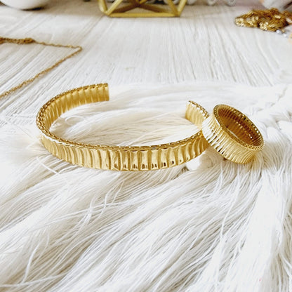 wide chunky bangle, Water Resistant bold bracelets, Water Resistant simple bracelets, sweat resistant jewelry, water resistant minimalist jewelry, minimalist bracelets, timeless gold bangle, waterproof bracelets, stainless steel bangles, 18k gold plated simple bangle, 18k gold plated classy bracelets, 18k gold filled bracelets, 18k gold filled classy bangles, gold vintage bracelets, tarnish free bangles, stackable bracelets, gold stackable bracelets,