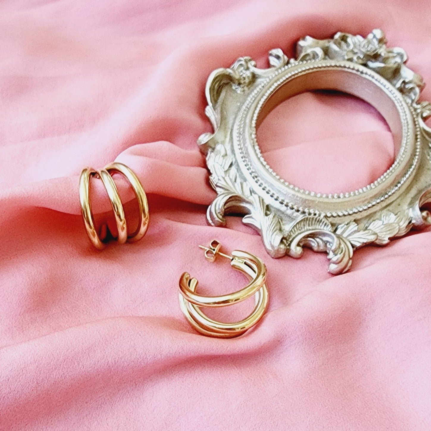 Water resistant gold hoops, tarnish free gold open hoops, Lightweight Chunky Open Hoops, 14k lightweight chunky hoops, 14k gold hoops, 14k Double tone hoops, 18k Gold Filled lightweight hoops, 18k Gold Filled hoops, classy gold hoops, bold gold hoops, chunky double tone hoops, chunky medium gold hoops, chunky medium double tone hoops, 