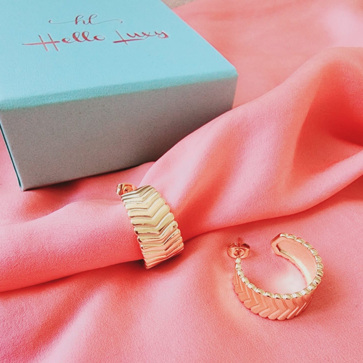 Water Resistant bold earrings, Water Resistant simple earrings, sweat resistant jewelry, water resistant minimalist jewelry, minimalist earrings, timeless gold earrings, waterproof earrings, stainless steel earrings, 18k gold plated simple earrings, 18k gold plated classy earrings, 18k gold filled classy earrings, gold vintage earrings, tarnish free earrings, stackable earrings, gold stackable earrings, tarnish free jewelry, dainty abstract earrings, dainty chunky earrings, minimalist hoops