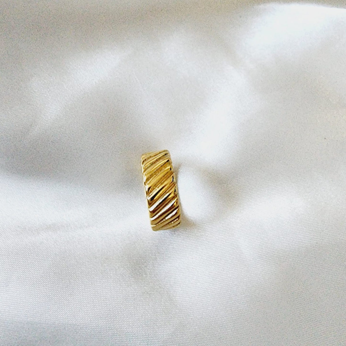 wide chunky ring, Water Resistant classy rings, Water Resistant simple rings, sweat resistant jewelry, water resistant minimalist jewelry, minimalist rings, promise gold rings, waterproof rings, stainless steel rings, 18k gold plated simple rings, 18k gold plated classy rings, 18k gold filled rings, 18k gold filled classy rings, gold vintage rings, tarnish free rings, stackable rings, gold stackable rings, tarnish free jewelry, dainty abstract rings, dainty chunky rings, Sunburst Circular ring