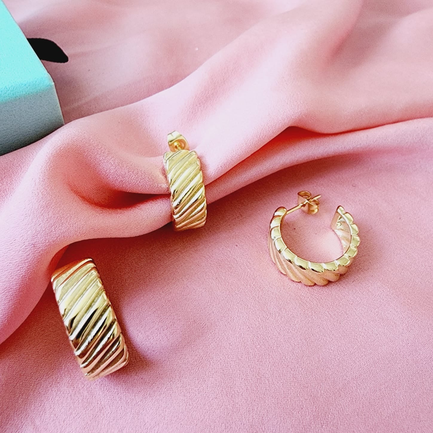 wide chunky ring, Water Resistant classy rings, Water Resistant simple rings, sweat resistant jewelry, water resistant minimalist jewelry, minimalist rings, promise gold rings, waterproof rings, stainless steel rings, 18k gold plated simple rings, 18k gold plated classy rings, 18k gold filled rings, 18k gold filled classy rings, gold vintage rings, tarnish free rings, stackable rings, gold stackable rings, tarnish free jewelry, dainty abstract rings, dainty chunky rings, Sunburst Circular ring