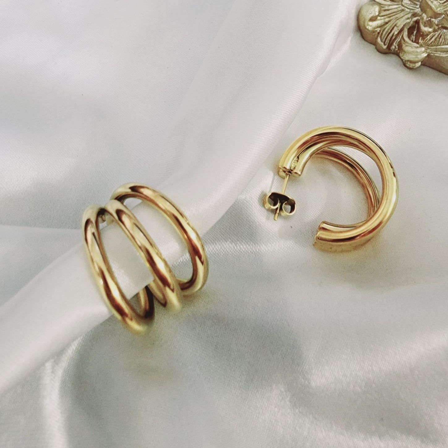 Water resistant gold hoops, tarnish free gold open hoops, Lightweight Chunky Open Hoops, 14k lightweight chunky hoops, 14k gold hoops, 14k Double tone hoops, 18k Gold Filled lightweight hoops, 18k Gold Filled hoops, classy gold hoops, bold gold hoops, chunky double tone hoops, chunky medium gold hoops, chunky medium double tone hoops, 