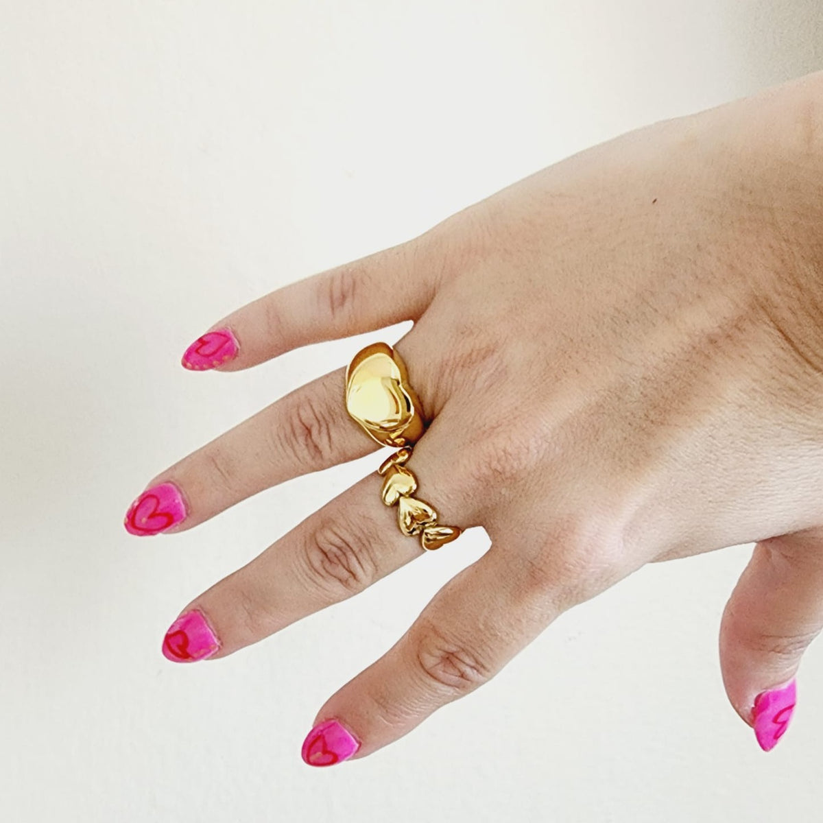 heart ring, chunky heart ring, promise ring, bold heart ring, valentine gift, jewelry gift for valentines, love ring, love jewelry, gift for wife, gift for friend, friendship gifts, self love ring, amor propio anillo, anillo de corazon, waterproof ring, waterproof jewelry, timeless jewelry, timeless ring, gift for girlfriend, soulmate ring, elegant ring, classy ring, dainty ring, everyday ring, must have ring, must have jewelry