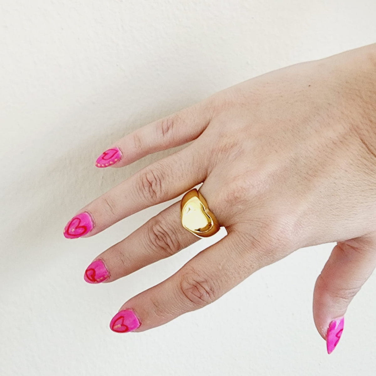 heart ring, chunky heart ring, promise ring, bold heart ring, valentine gift, jewelry gift for valentines, love ring, love jewelry, gift for wife, gift for friend, friendship gifts, self love ring, amor propio anillo, anillo de corazon, waterproof ring, waterproof jewelry, timeless jewelry, timeless ring, gift for girlfriend, soulmate ring, elegant ring, classy ring, dainty ring, everyday ring, must have ring, must have jewelry