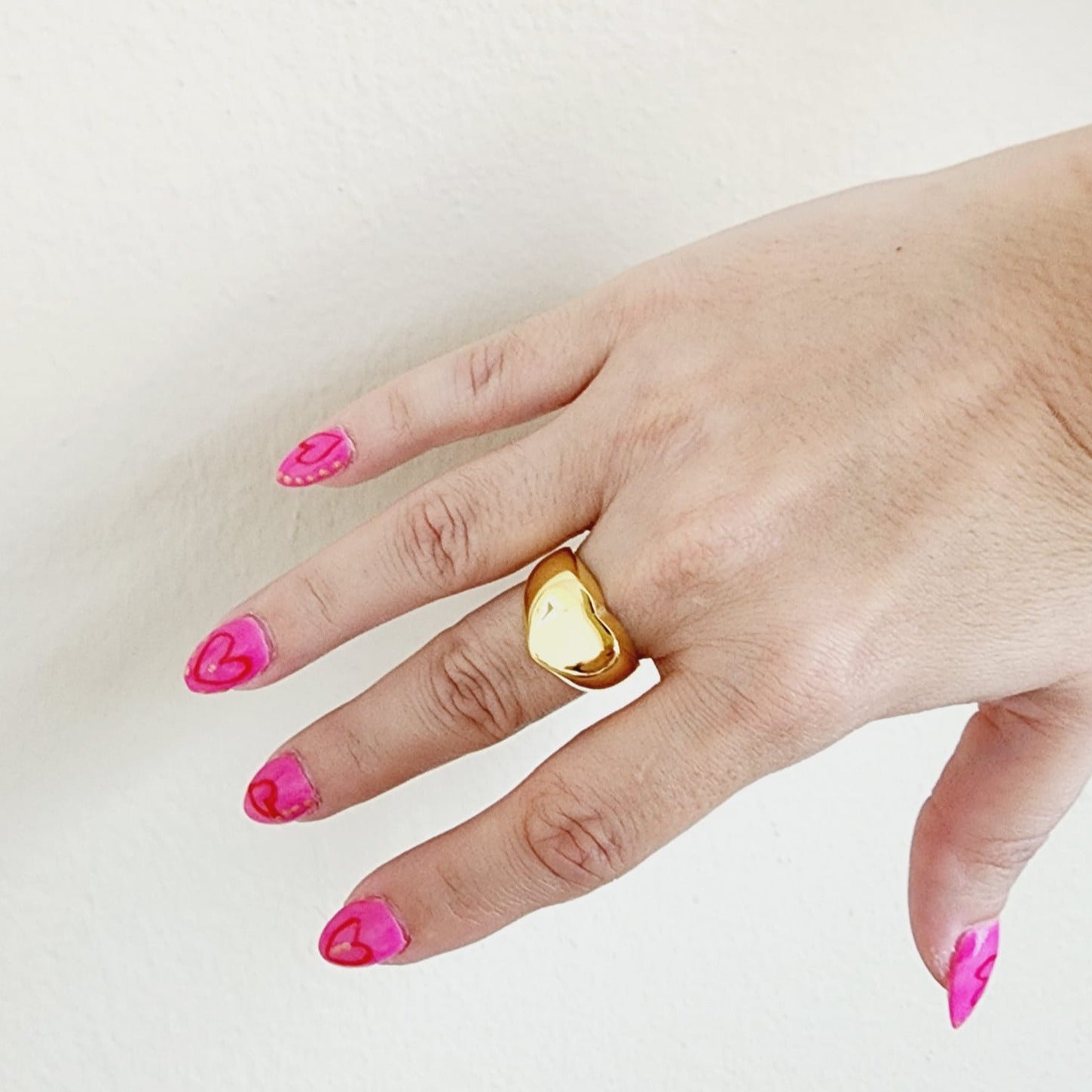 heart ring, chunky heart ring, promise ring, bold heart ring, valentine gift, jewelry gift for valentines, love ring, love jewelry, gift for wife, gift for friend, friendship gifts, self love ring, amor propio anillo, anillo de corazon, waterproof ring, waterproof jewelry, timeless jewelry, timeless ring, gift for girlfriend, soulmate ring, elegant ring, classy ring, dainty ring, everyday ring, must have ring, must have jewelry