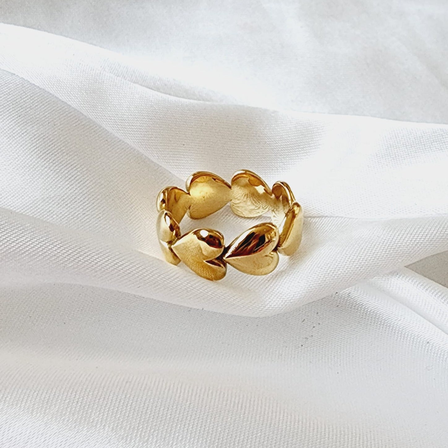 heart ring, chunky heart ring, promise ring, bold heart ring, valentine gift, jewelry gift for valentines, love ring, love jewelry, gift for wife, gift for friend, friendship gifts, self love ring, amor propio anillo, anillo de corazon, waterproof ring, waterproof jewelry, timeless jewelry, timeless ring, gift for girlfriend, soulmate ring, elegant ring, classy ring, dainty ring, everyday ring, must have ring, must have jewelry