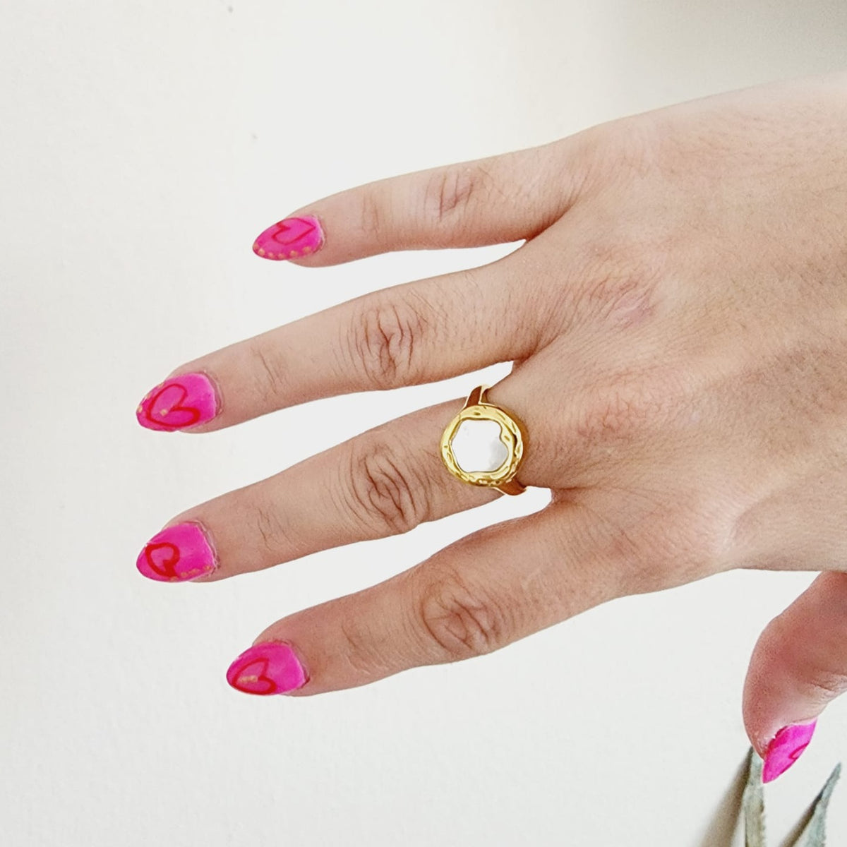 heart ring, chunky heart ring, promise ring, bold heart ring, valentine gift, jewelry gift for valentines, love ring, love jewelry, gift for wife, gift for friend, friendship gifts, self love ring, amor propio anillo, anillo de corazon, waterproof ring, waterproof jewelry, timeless jewelry, timeless ring, gift for girlfriend, soulmate ring, elegant ring, classy ring, dainty ring, everyday ring, must have ring, must have jewelry, mother pearl ring, nacar ring, pearl ring