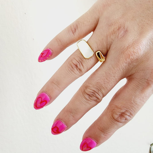 heart ring, chunky heart ring, promise ring, bold heart ring, valentine gift, jewelry gift for valentines, love ring, love jewelry, gift for wife, gift for friend, friendship gifts, self love ring, amor propio anillo, anillo de corazon, waterproof ring, waterproof jewelry, timeless jewelry, timeless ring, gift for girlfriend, soulmate ring, elegant ring, classy ring, dainty ring, everyday ring, must have ring, must have jewelry, mother pearl ring, nacar ring, pearl ring