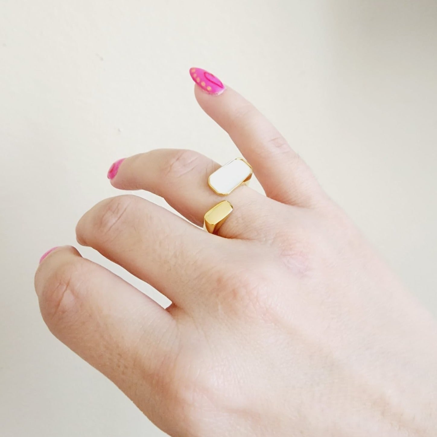 heart ring, chunky heart ring, promise ring, bold heart ring, valentine gift, jewelry gift for valentines, love ring, love jewelry, gift for wife, gift for friend, friendship gifts, self love ring, amor propio anillo, anillo de corazon, waterproof ring, waterproof jewelry, timeless jewelry, timeless ring, gift for girlfriend, soulmate ring, elegant ring, classy ring, dainty ring, everyday ring, must have ring, must have jewelry, mother pearl ring, nacar ring, pearl ring