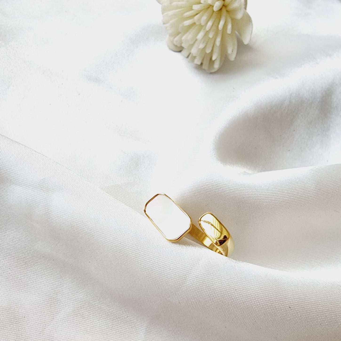 heart ring, chunky heart ring, promise ring, bold heart ring, valentine gift, jewelry gift for valentines, love ring, love jewelry, gift for wife, gift for friend, friendship gifts, self love ring, amor propio anillo, anillo de corazon, waterproof ring, waterproof jewelry, timeless jewelry, timeless ring, gift for girlfriend, soulmate ring, elegant ring, classy ring, dainty ring, everyday ring, must have ring, must have jewelry, mother pearl ring, nacar ring, pearl ring