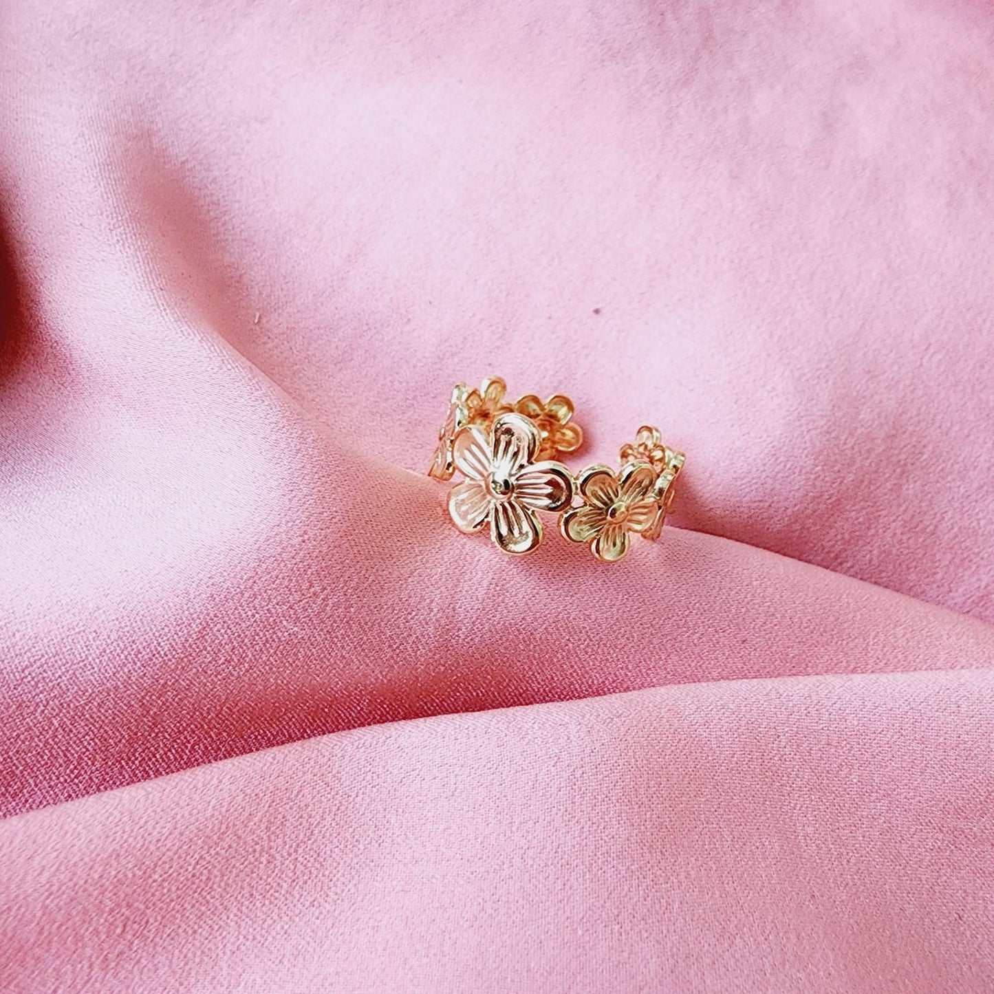 flower ring, small daisy adjustable ring, sunflower dainty ring, daisy stacking ring, plumerian ring, daisy ring, chunky sunflower ring, promise ring, bold heart ring, valentine gift, love ring, love jewelry, gift for wife, gift for friend, friendship gifts, self love ring, amor propio anillo, waterproof ring, waterproof jewelry, timeless jewelry, timeless ring, gift for girlfriend, soulmate ring, elegant ring, classy ring, dainty ring, everyday ring, must have ring, must have jewelry