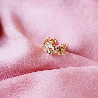 flower ring, small daisy adjustable ring, sunflower dainty ring, daisy stacking ring, plumerian ring, daisy ring, chunky sunflower ring, promise ring, bold heart ring, valentine gift, love ring, love jewelry, gift for wife, gift for friend, friendship gifts, self love ring, amor propio anillo, waterproof ring, waterproof jewelry, timeless jewelry, timeless ring, gift for girlfriend, soulmate ring, elegant ring, classy ring, dainty ring, everyday ring, must have ring, must have jewelry