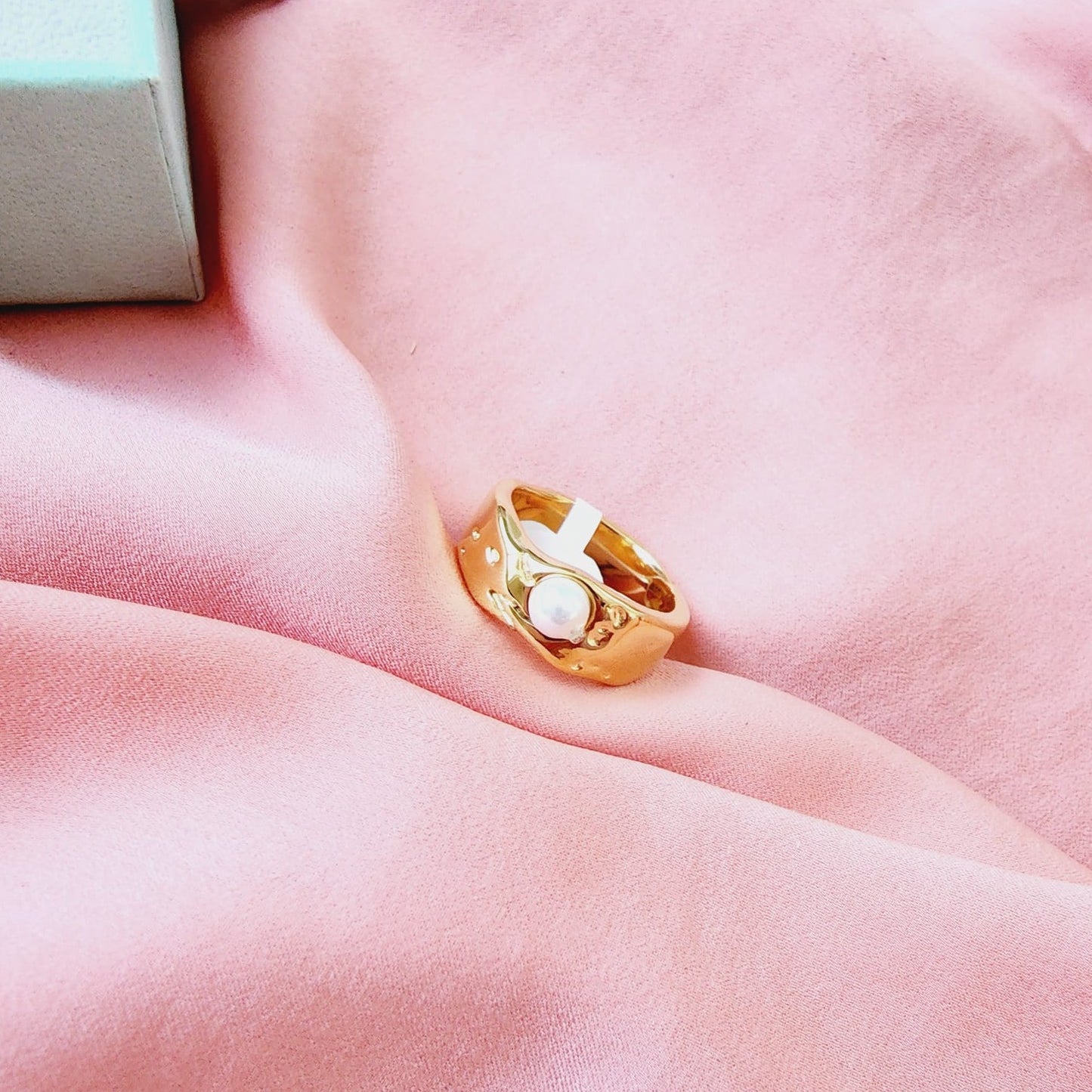 Pearl Gold Ring, Elegant Ring, Wavy ring, trendy pearl waterproof ring, Water Resistant ring, waterproof ring, tarnish free gold ring, 18k gold plated and pearl ring, baroque ring, thick pearl gold ring, Pearl ring, Minimalist ring,Thin ring , Mother Pearl ring, Simple ring, stacking ring, gift for her, Dainty ring, Shiny ring, Classy Pearl Ring, baroque 18 gold ring, pearl bold ring, pearl statement gold ring, pearl chunky ring, Nacar Gold Ring