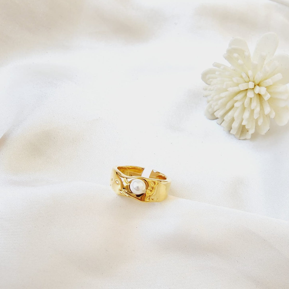 Pearl Gold Ring, Elegant Ring, Wavy ring, trendy pearl waterproof ring, Water Resistant ring, waterproof ring, tarnish free gold ring, 18k gold plated and pearl ring, baroque ring, thick pearl gold ring, Pearl ring, Minimalist ring,Thin ring , Mother Pearl ring, Simple ring, stacking ring, gift for her, Dainty ring, Shiny ring, Classy Pearl Ring, baroque 18 gold ring, pearl bold ring, pearl statement gold ring, pearl chunky ring, Nacar Gold Ring
