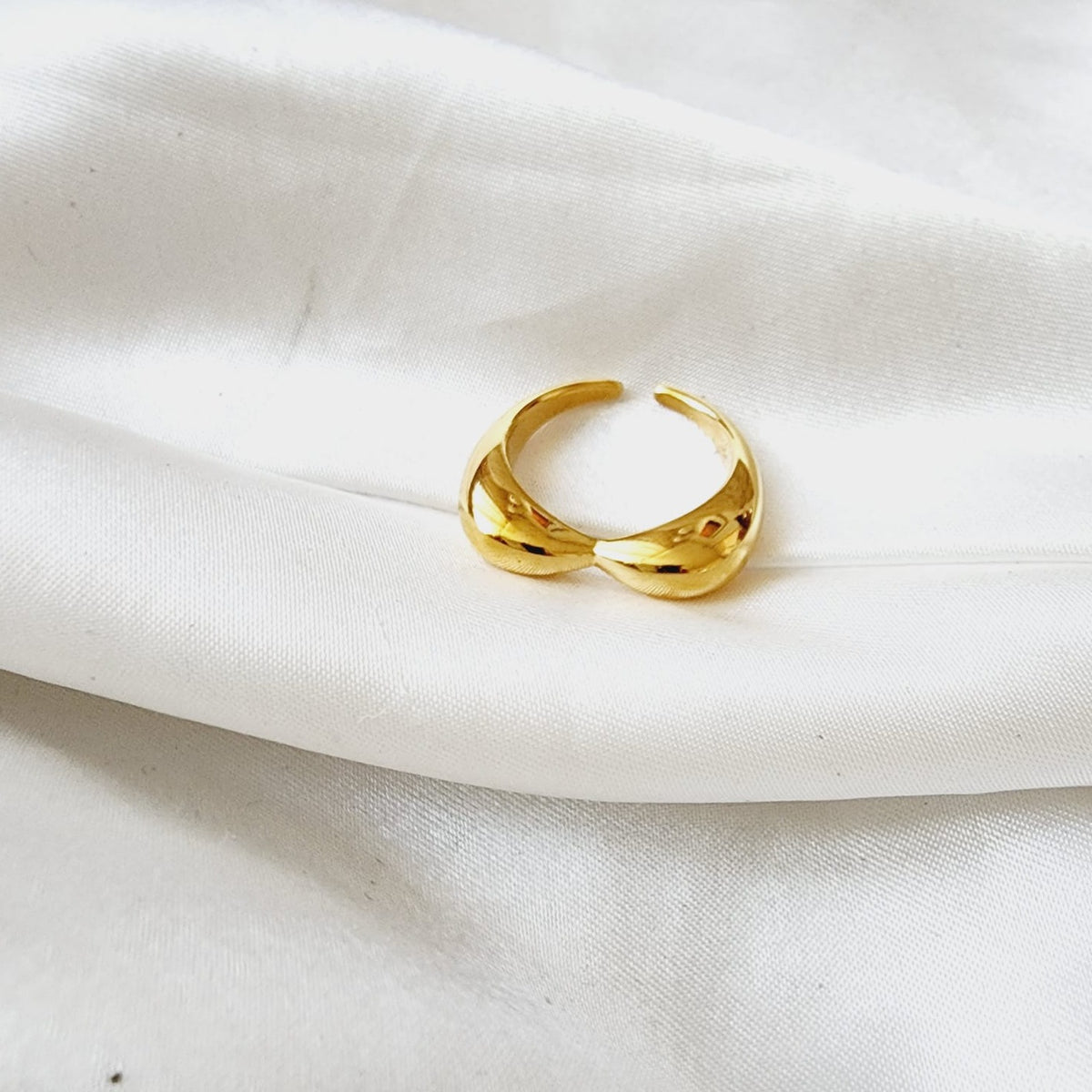 heart ring, adjustable heart ring, unique style, heart jewelry, statement ring, heart ring, chunky heart ring, promise ring, bold heart ring, valentine gift, jewelry gift for valentines, love ring, love jewelry, gift for wife, gift for friend, friendship gifts, self love ring, amor propio anillo, anillo de corazon, waterproof ring, waterproof jewelry, timeless jewelry, timeless ring, gift for girlfriend, soulmate ring, elegant ring, classy ring, dainty ring, everyday ring, must have ring, must have jewelry