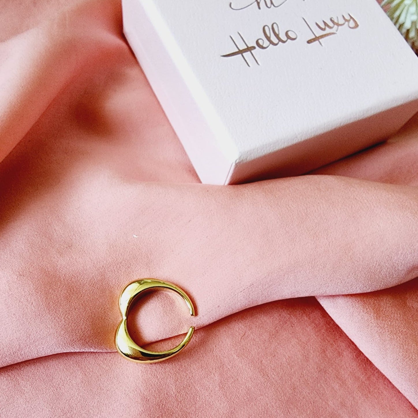 heart ring, adjustable heart ring, unique style, heart jewelry, statement ring, heart ring, chunky heart ring, promise ring, bold heart ring, valentine gift, jewelry gift for valentines, love ring, love jewelry, gift for wife, gift for friend, friendship gifts, self love ring, amor propio anillo, anillo de corazon, waterproof ring, waterproof jewelry, timeless jewelry, timeless ring, gift for girlfriend, soulmate ring, elegant ring, classy ring, dainty ring, everyday ring, must have ring, must have jewelry