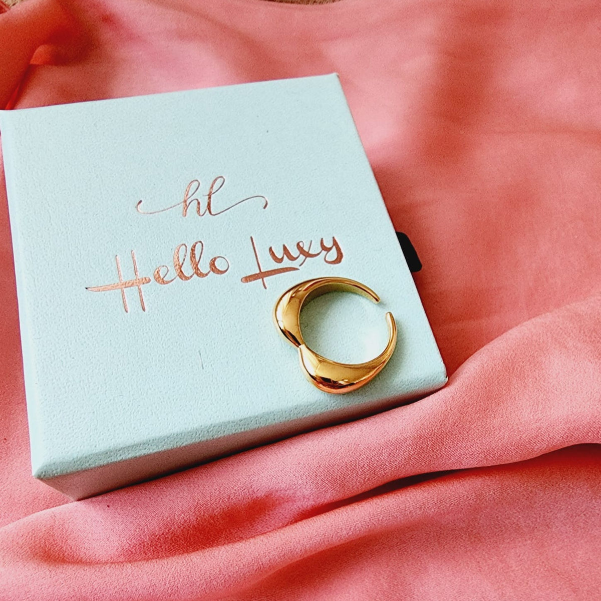 heart ring, adjustable heart ring, unique style, heart jewelry, statement ring, heart ring, chunky heart ring, promise ring, bold heart ring, valentine gift, jewelry gift for valentines, love ring, love jewelry, gift for wife, gift for friend, friendship gifts, self love ring, amor propio anillo, anillo de corazon, waterproof ring, waterproof jewelry, timeless jewelry, timeless ring, gift for girlfriend, soulmate ring, elegant ring, classy ring, dainty ring, everyday ring, must have ring, must have jewelry