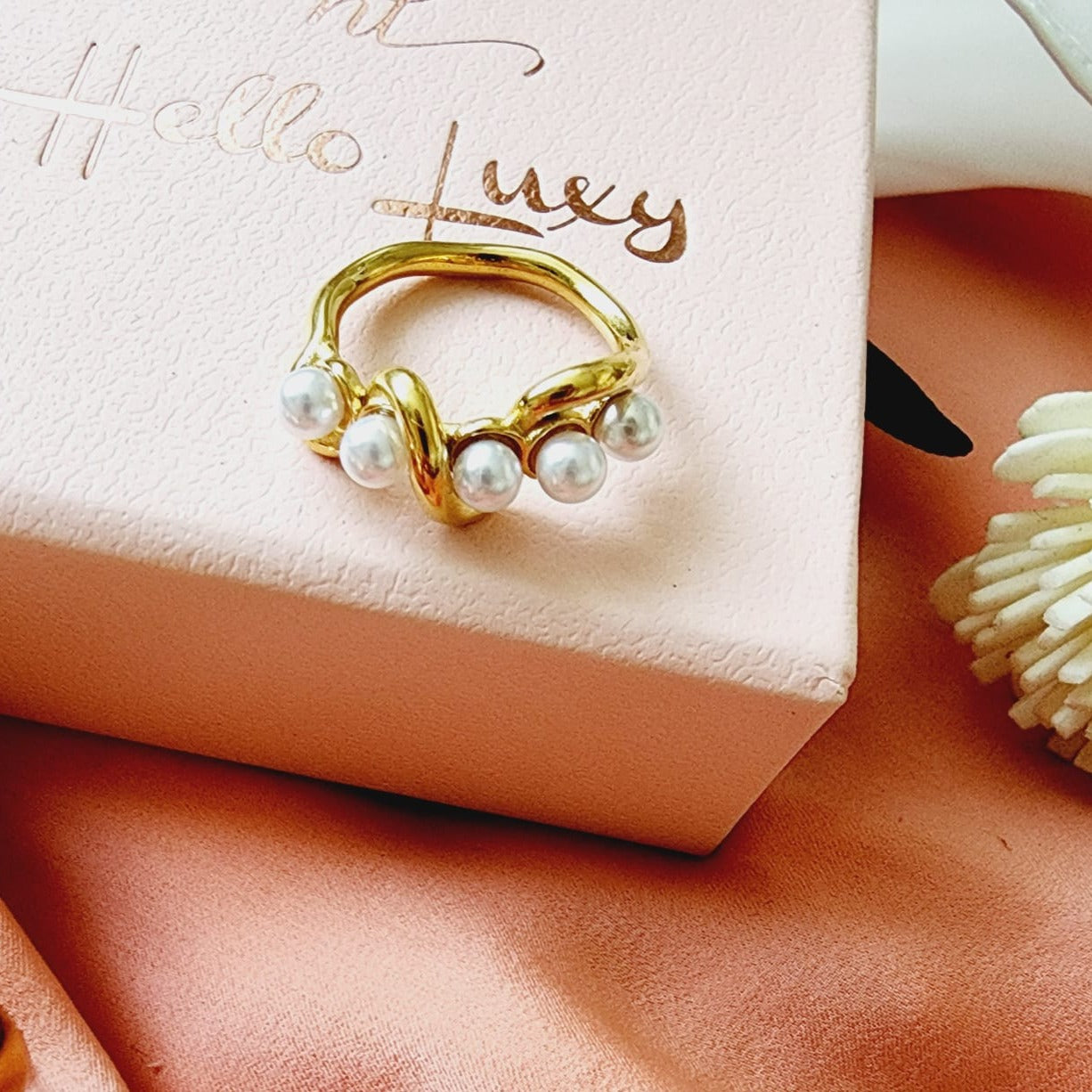 Pearl Gold Ring, Elegant Ring, Wavy ring, trendy pearl waterproof ring, Water Resistant ring, waterproof ring, tarnish free gold ring, 18k gold plated and pearl ring, baroque ring, thick pearl gold ring, Pearl ring, Minimalist ring,Thin ring , Mother Pearl ring, Simple ring, stacking ring, gift for her, Dainty ring, Shiny ring, Classy Pearl Ring, baroque 18 gold ring, pearl bold ring, pearl statement gold ring, pearl chunky ring, Nacar Gold Ring