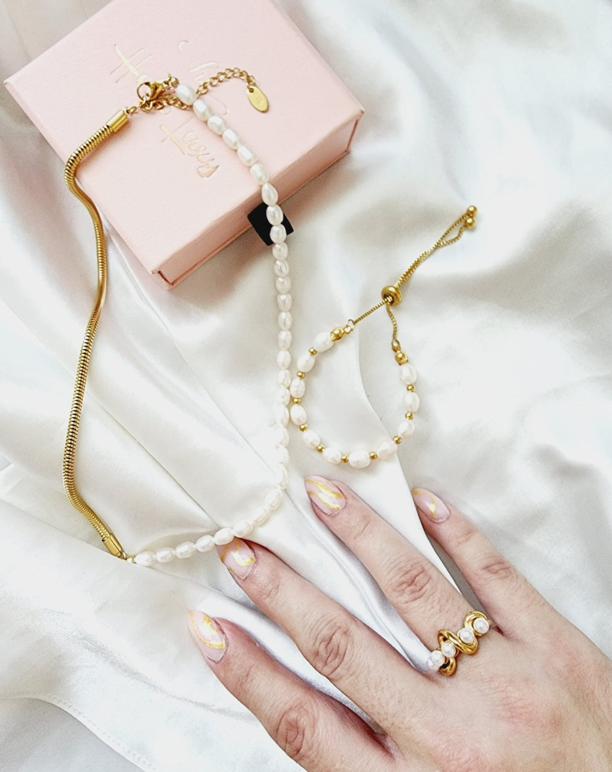 Pearl Gold Ring, Elegant Ring, Wavy ring, trendy pearl waterproof ring, Water Resistant ring, waterproof ring, tarnish free gold ring, 18k gold plated and pearl ring, baroque ring, thick pearl gold ring, Pearl ring, Minimalist ring,Thin ring , Mother Pearl ring, Simple ring, stacking ring, gift for her, Dainty ring, Shiny ring, Classy Pearl Ring, baroque 18 gold ring, pearl bold ring, pearl statement gold ring, pearl chunky ring, Nacar Gold Ring