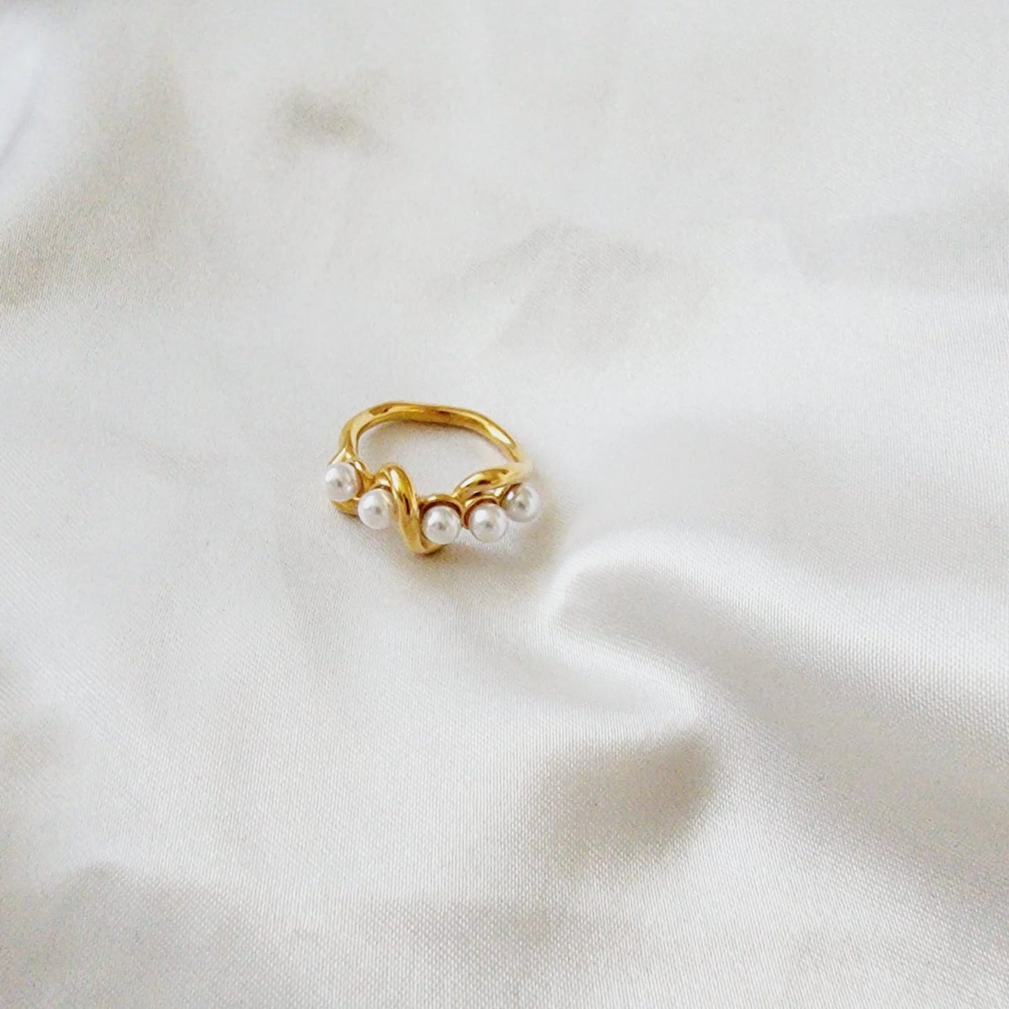 Pearl Gold Ring, Elegant Ring, Wavy ring, trendy pearl waterproof ring, Water Resistant ring, waterproof ring, tarnish free gold ring, 18k gold plated and pearl ring, baroque ring, thick pearl gold ring, Pearl ring, Minimalist ring,Thin ring , Mother Pearl ring, Simple ring, stacking ring, gift for her, Dainty ring, Shiny ring, Classy Pearl Ring, baroque 18 gold ring, pearl bold ring, pearl statement gold ring, pearl chunky ring, Nacar Gold Ring