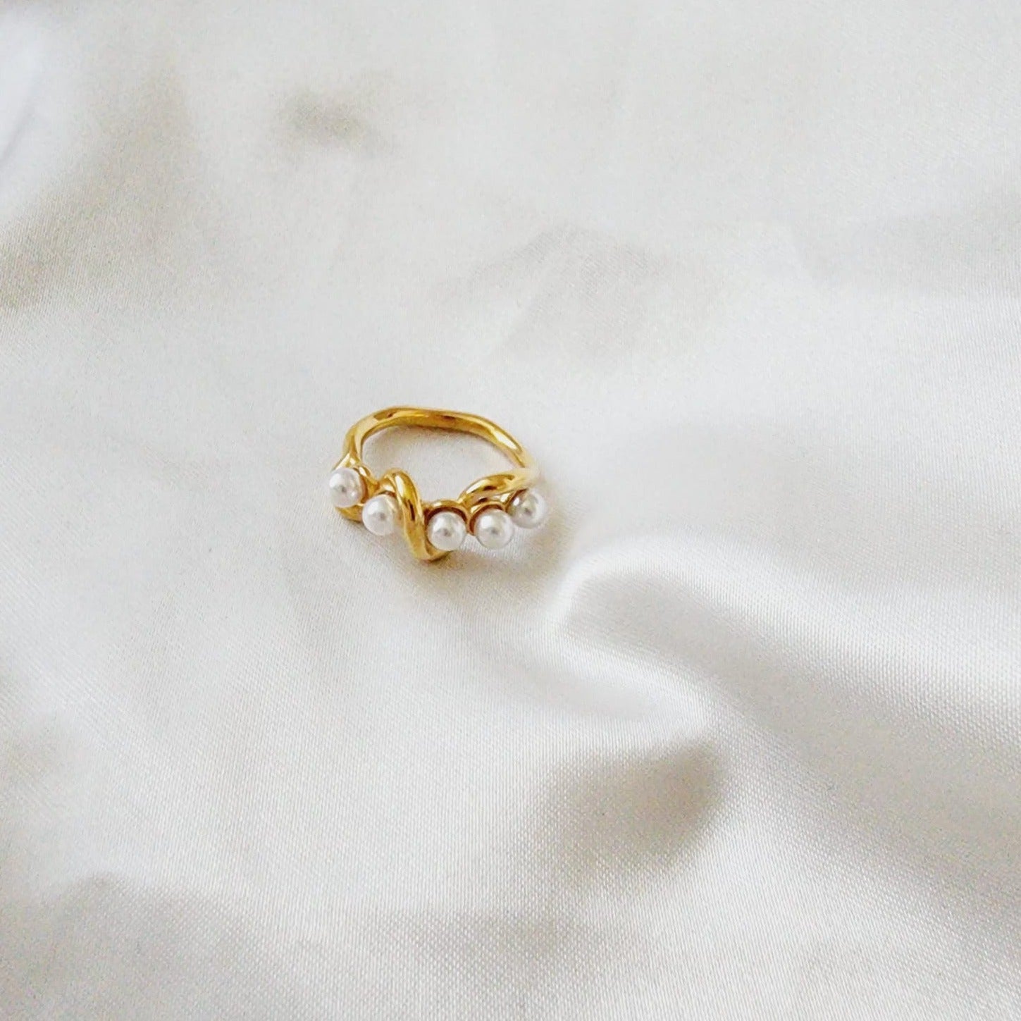 Pearl Gold Ring, Elegant Ring, Wavy ring, trendy pearl waterproof ring, Water Resistant ring, waterproof ring, tarnish free gold ring, 18k gold plated and pearl ring, baroque ring, thick pearl gold ring, Pearl ring, Minimalist ring,Thin ring , Mother Pearl ring, Simple ring, stacking ring, gift for her, Dainty ring, Shiny ring, Classy Pearl Ring, baroque 18 gold ring, pearl bold ring, pearl statement gold ring, pearl chunky ring, Nacar Gold Ring