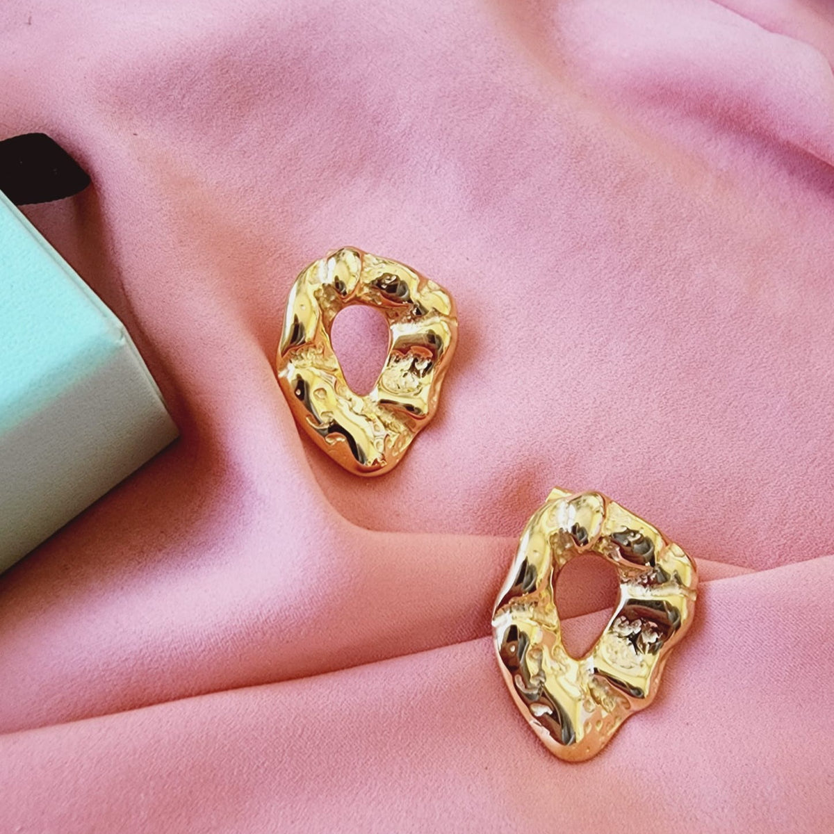 Abstract Midi Vintage Studs, Oval Vintage studs, hypoallergenic earrings, Dainty Gold Vintage studs, 18k gold plated earrings, Waterproof earrings, Silver and gold, Durable earrings, Elegant earrings, Timeless design, aesthetic earrings, timeless earrings, Fashion accessories, Stylish jewelry, stylish earrings, Versatile jewelry, Special occasion jewelry, Everyday earrings, Premium quality studs, Affordable luxury, Hypoallergenic earrings waterproof earrings, water resistant earrings, gold studs